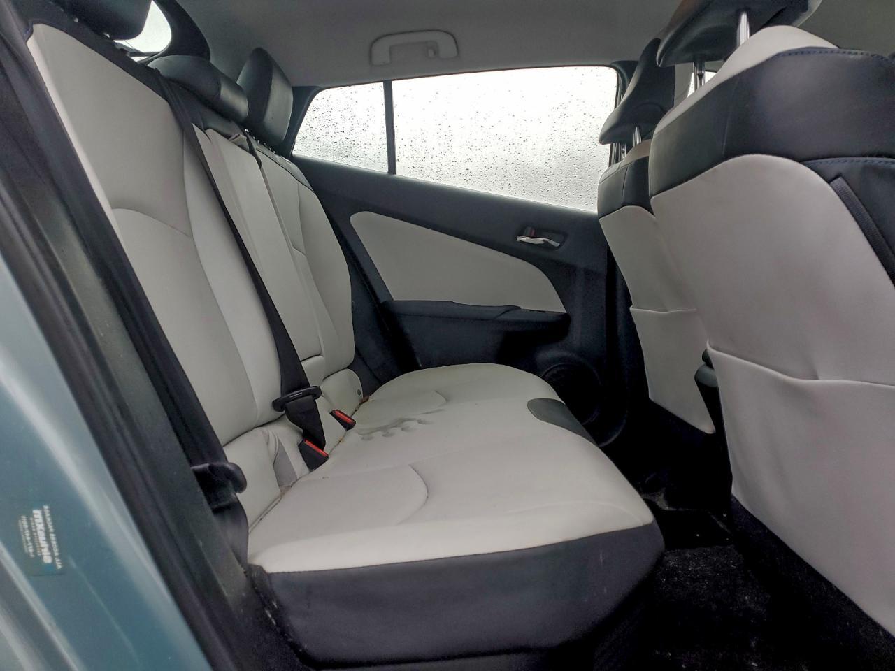 2016 TOYOTA PRIUS