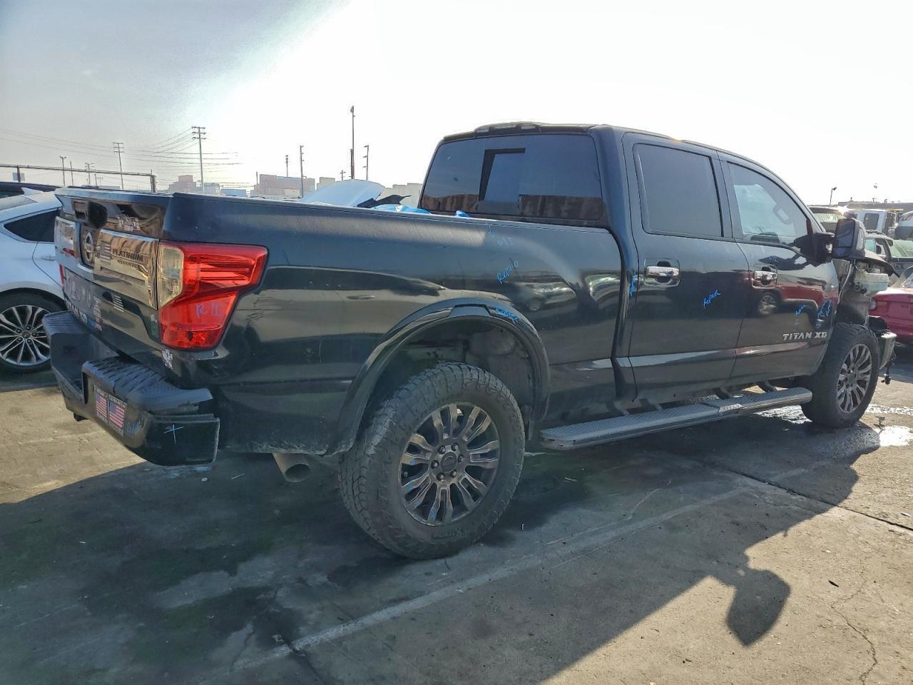 2016 NISSAN Titan