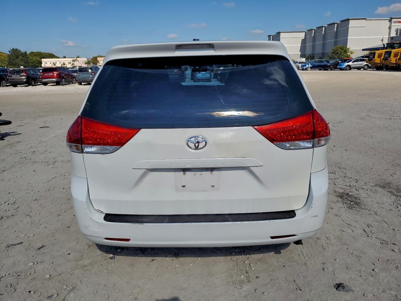 2013 TOYOTA SIENNA