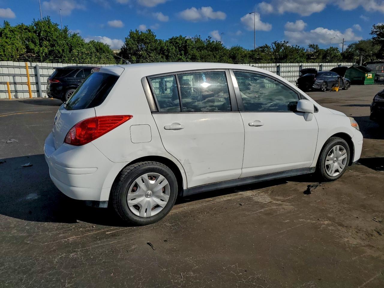 2011 NISSAN VERSA