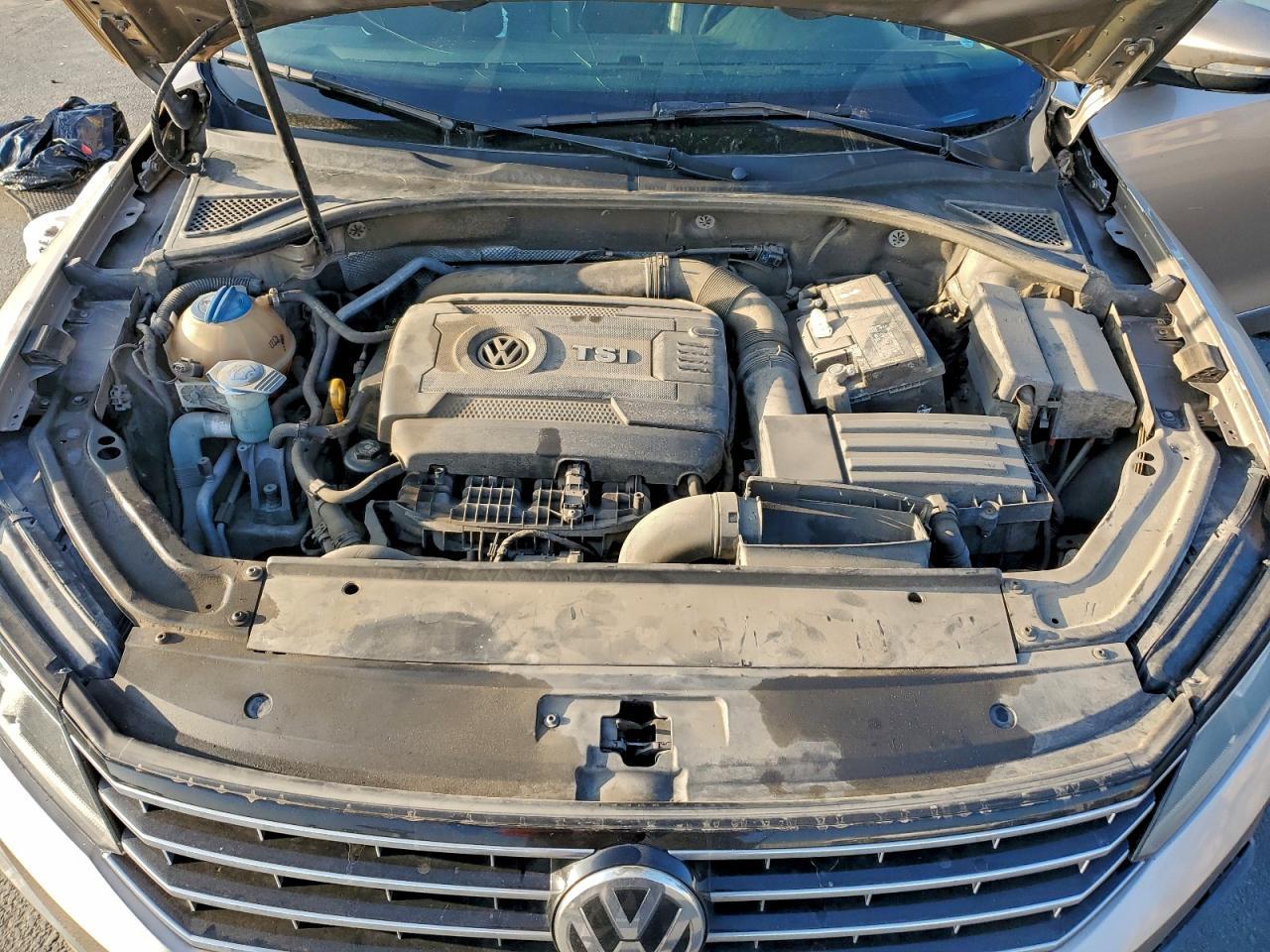 2016 VOLKSWAGEN Passat