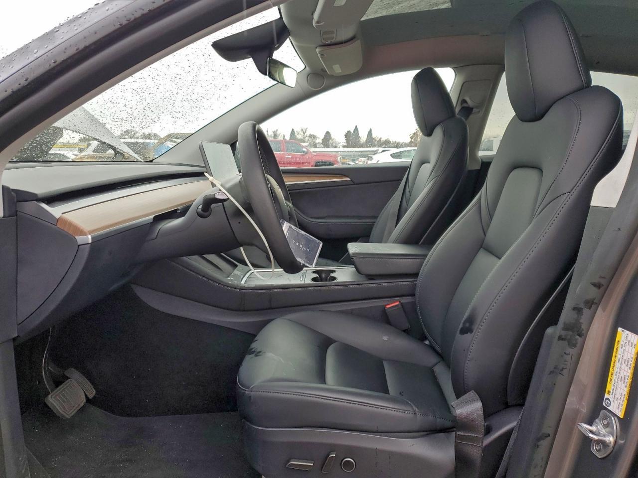 2025 TESLA MODEL Y