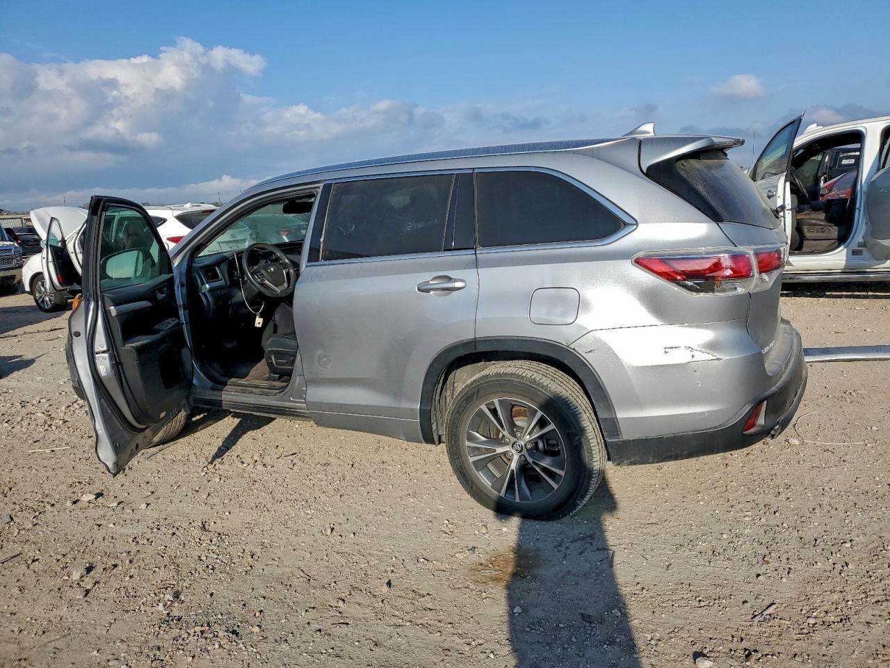 2016 TOYOTA HIGHLANDER