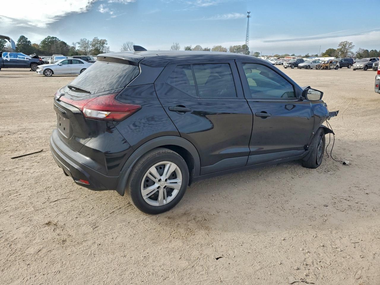 2023 NISSAN KICKS