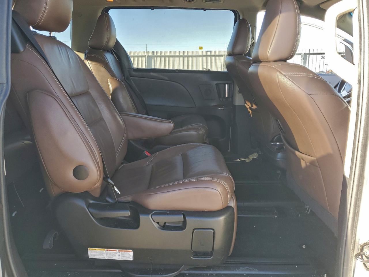 2016 TOYOTA SIENNA