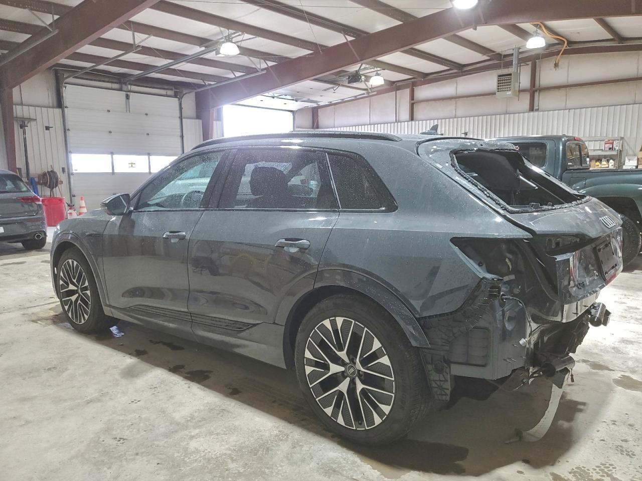 2024 AUDI Q8