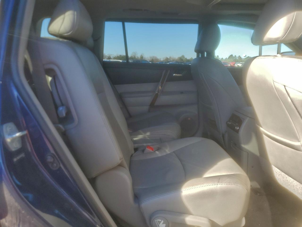 2013 TOYOTA HIGHLANDER