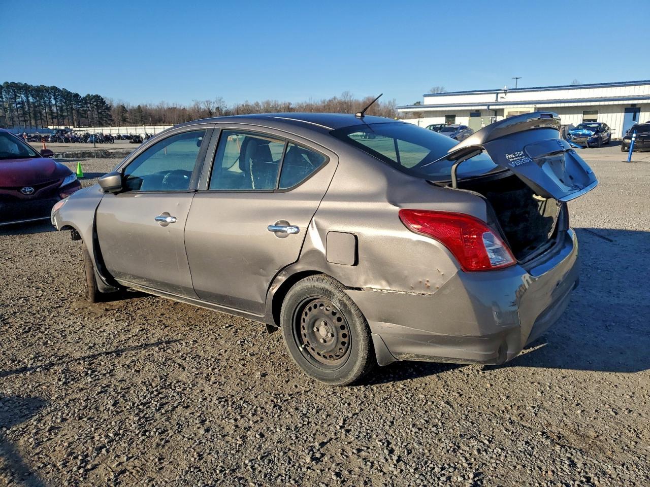 2016 NISSAN VERSA