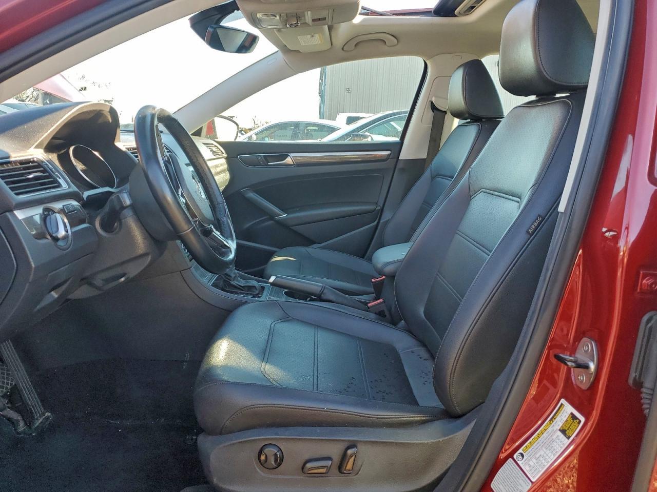 2017 VOLKSWAGEN Passat