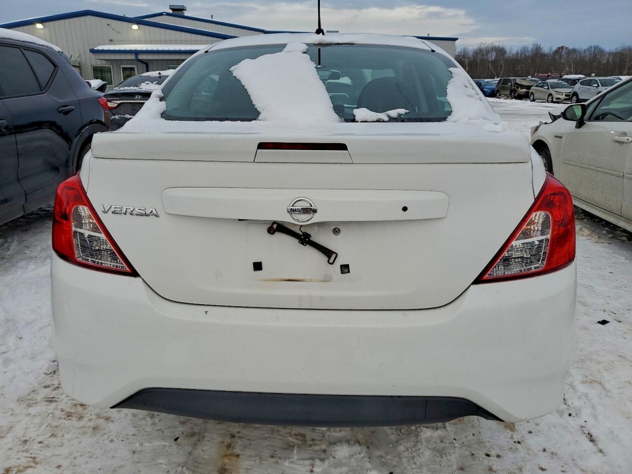 2017 NISSAN VERSA