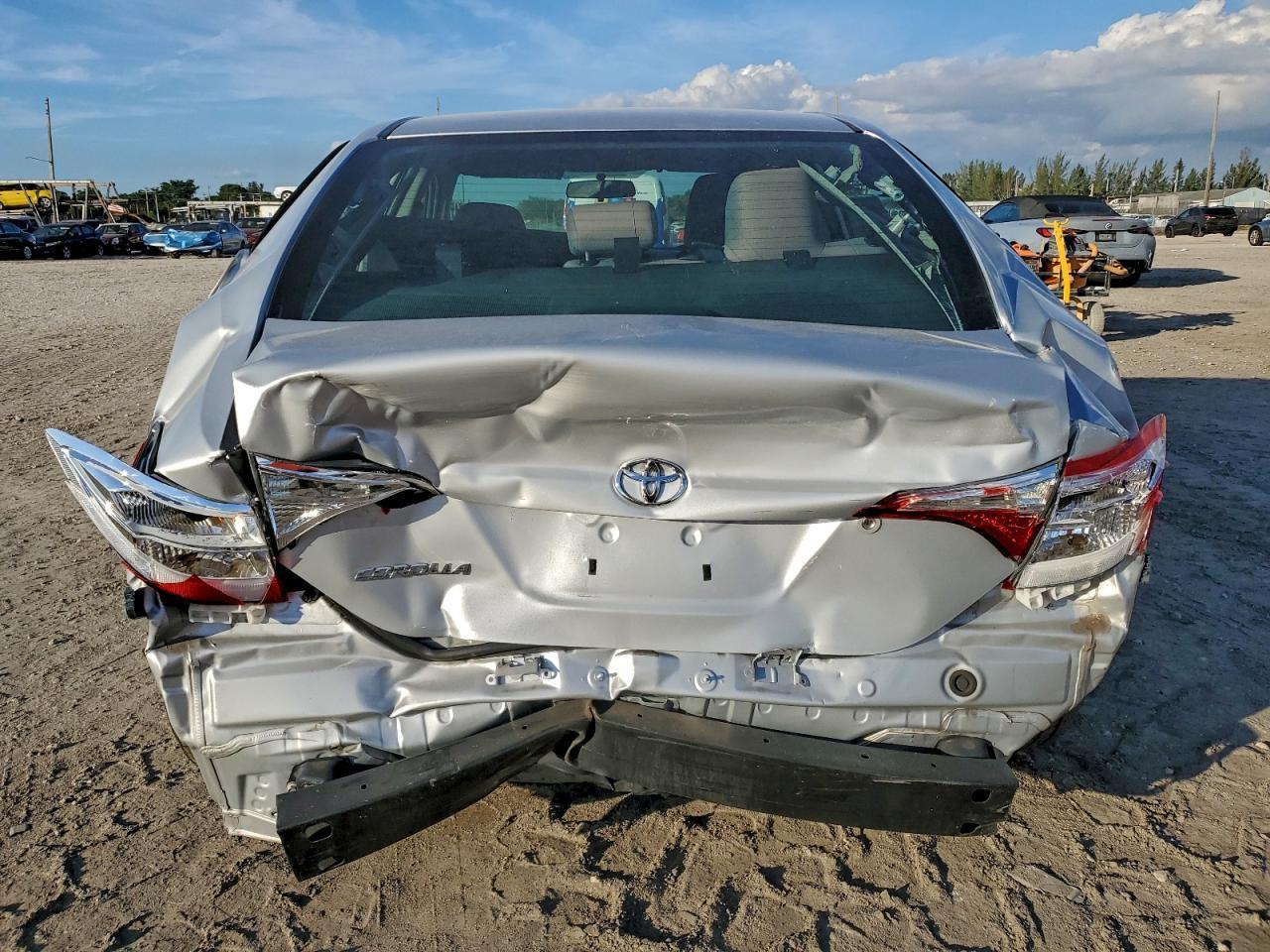2015 TOYOTA COROLLA