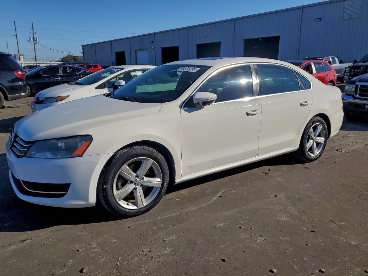 2012 VOLKSWAGEN Passat
