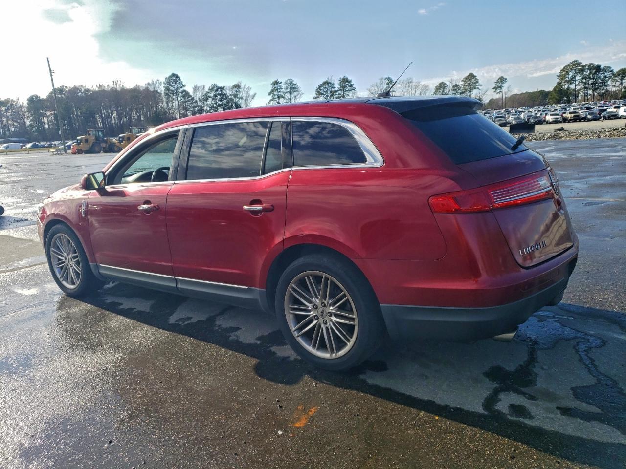 2016 LINCOLN MKT