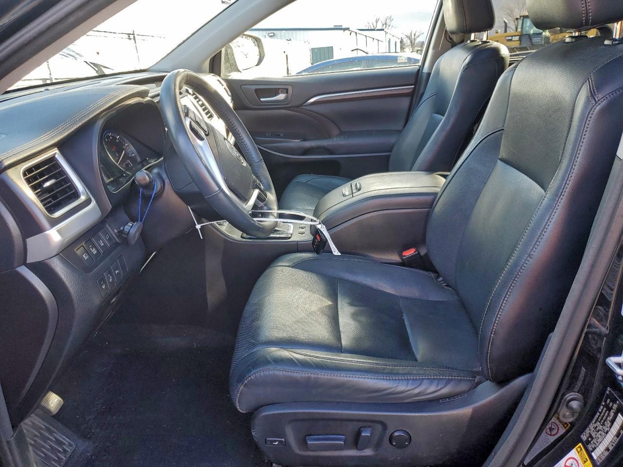 2016 TOYOTA HIGHLANDER