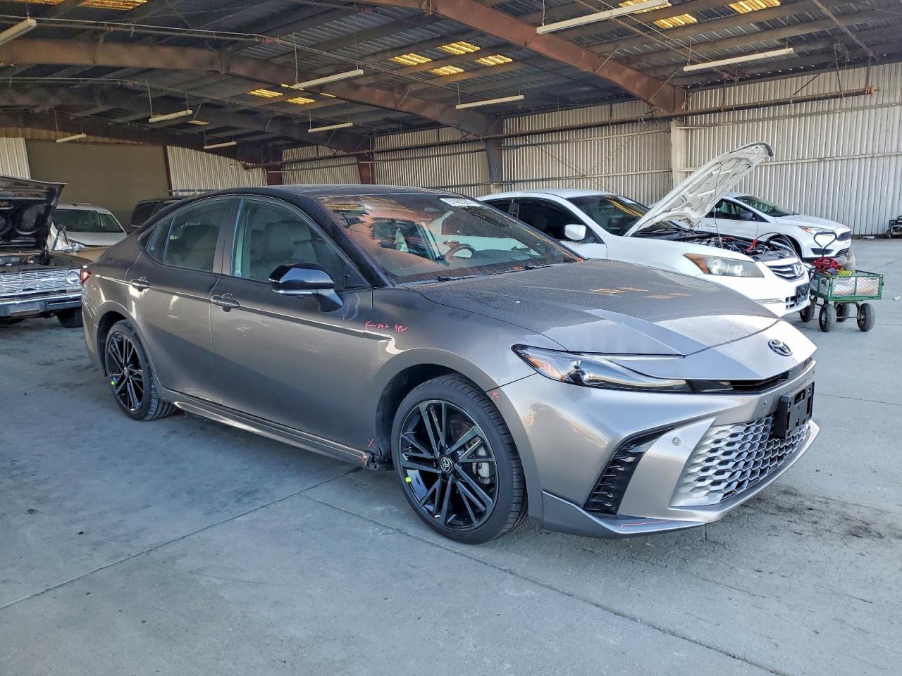 2025 TOYOTA CAMRY