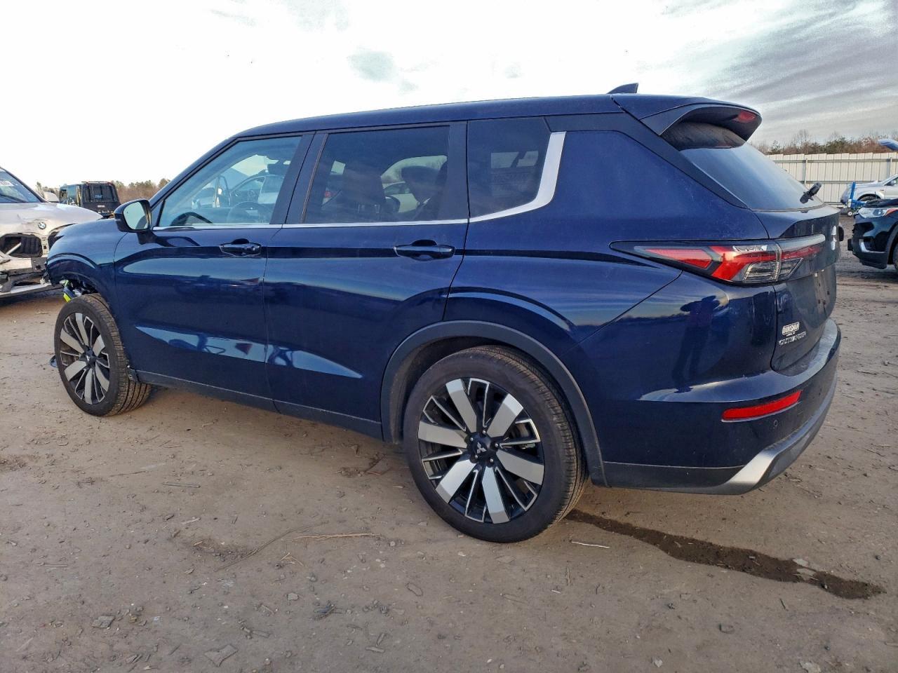 2025 MITSUBISHI outlander