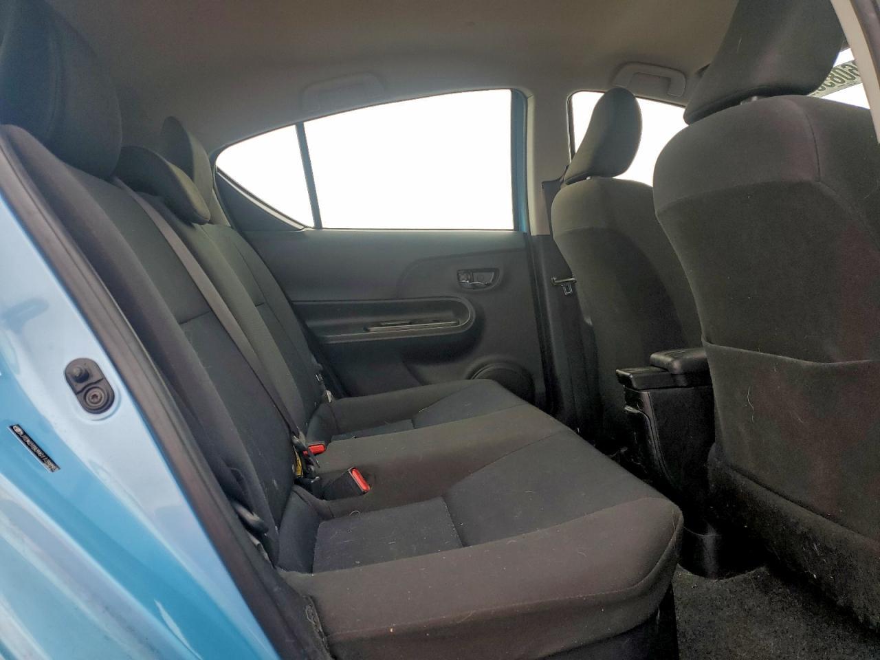 2016 TOYOTA Prius c