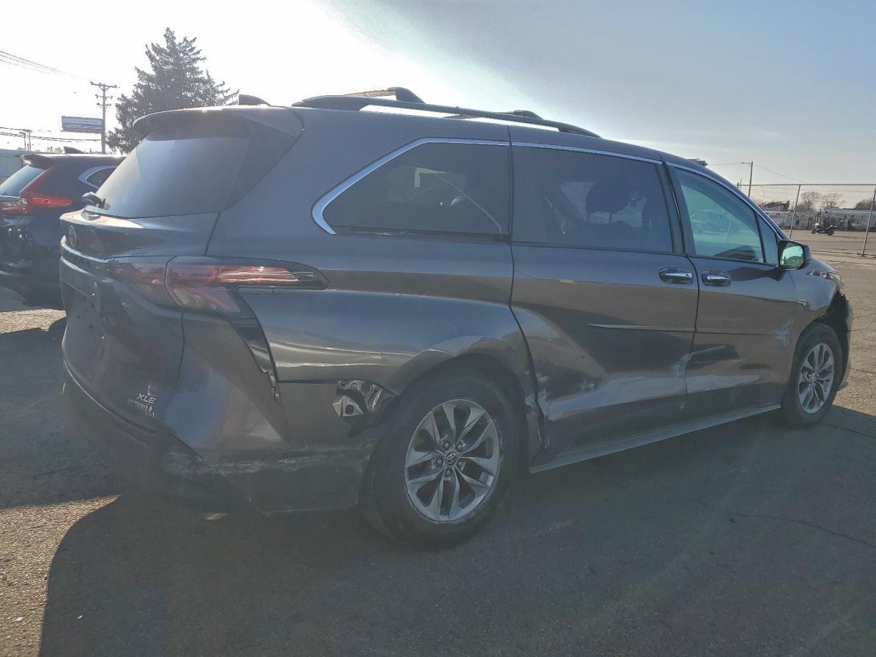 2022 TOYOTA SIENNA