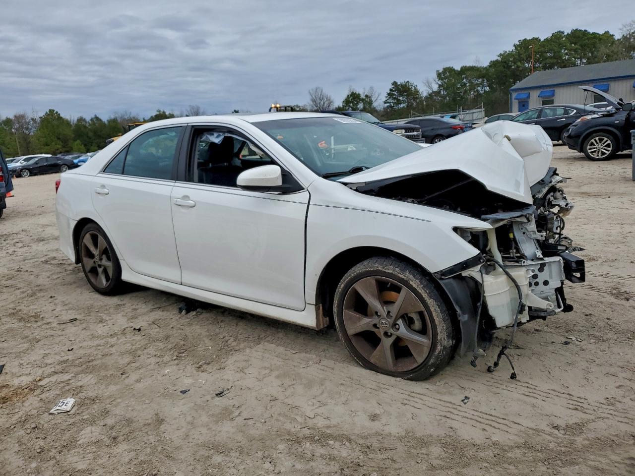 2014 TOYOTA CAMRY