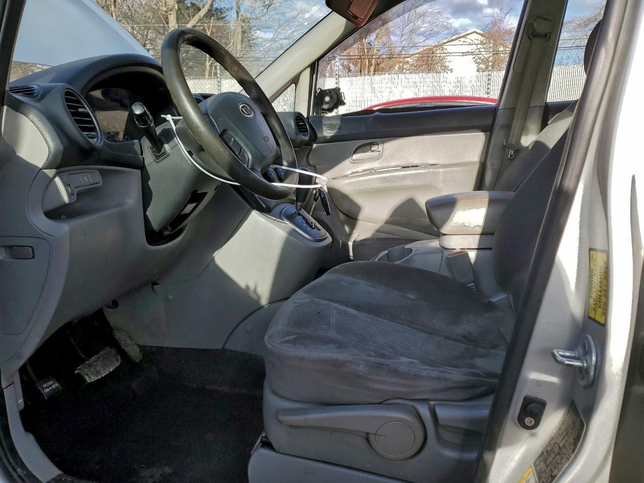 2009 KIA RONDO