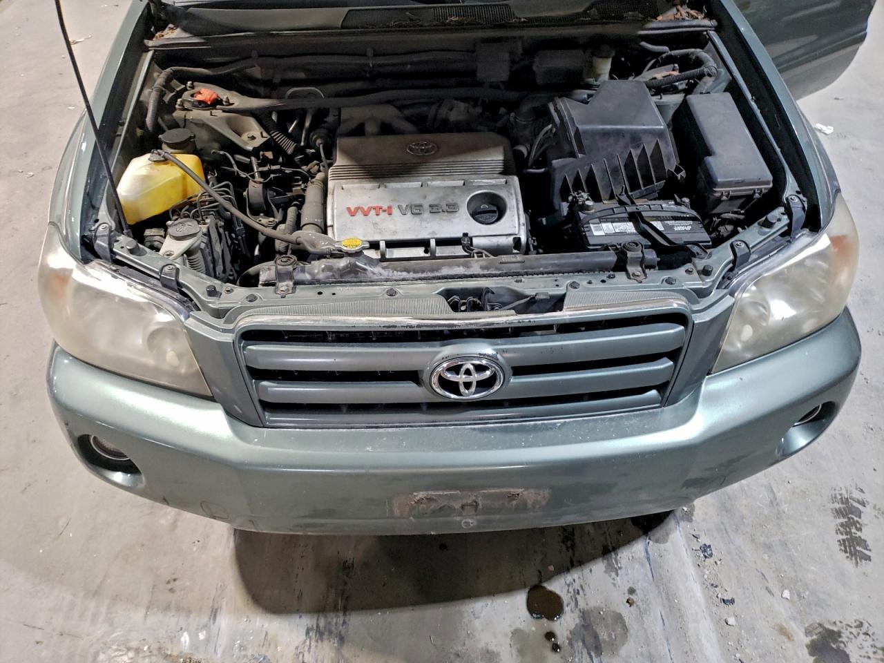 2004 TOYOTA HIGHLANDER