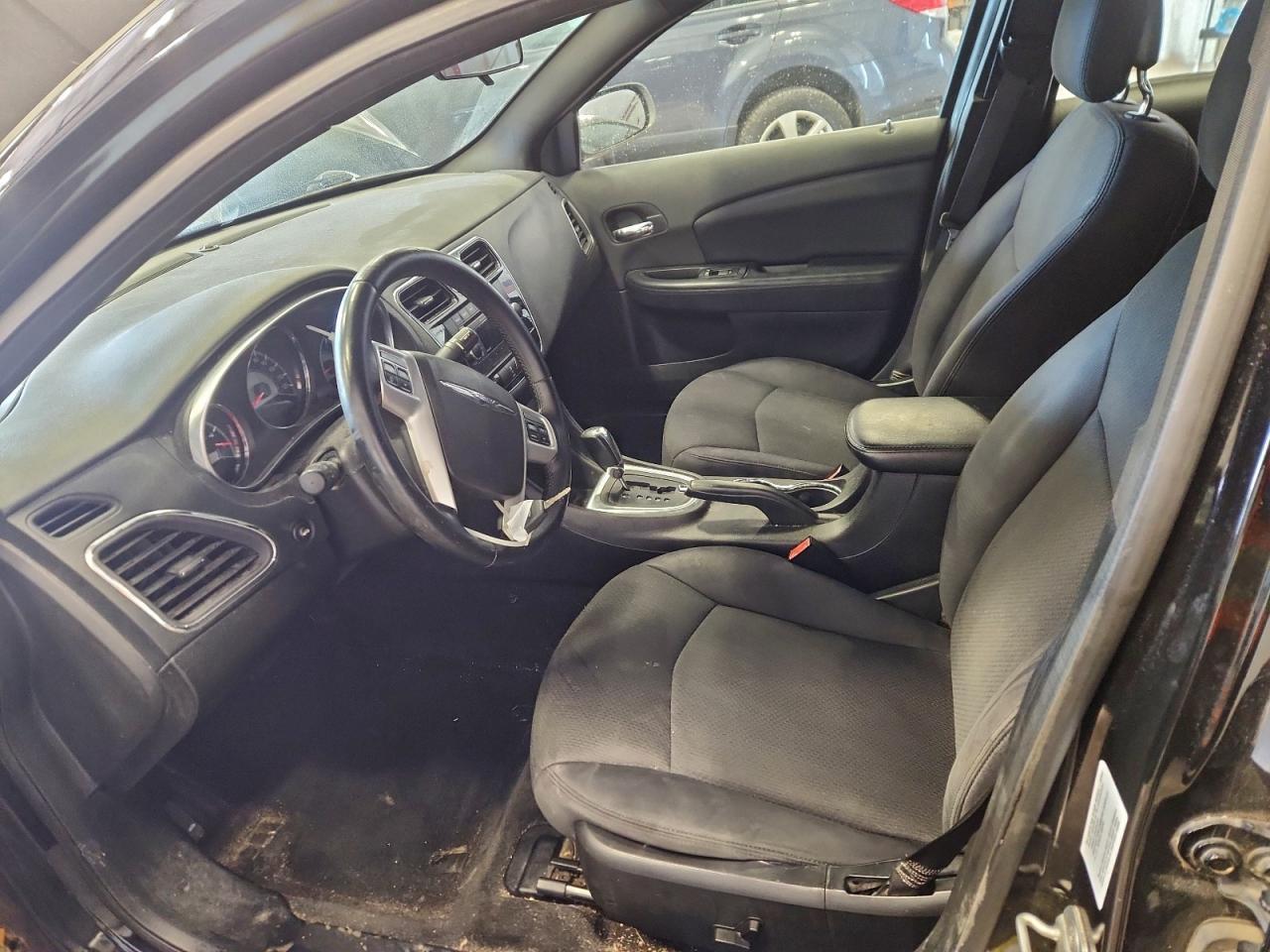 2013 CHRYSLER 200