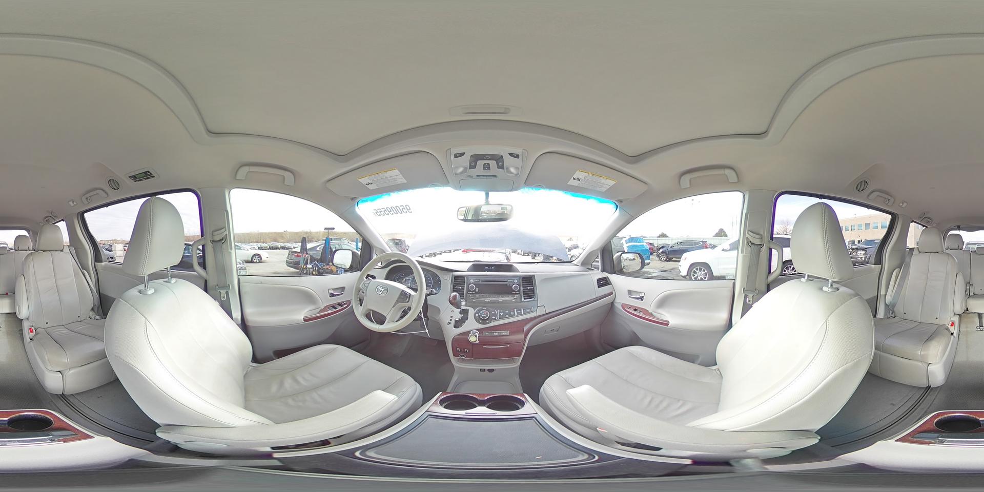 2012 TOYOTA SIENNA