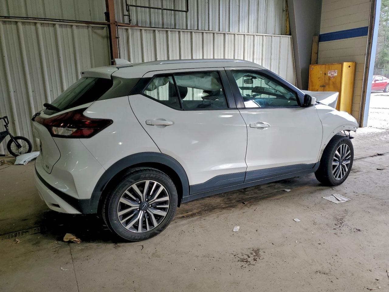 2022 NISSAN KICKS
