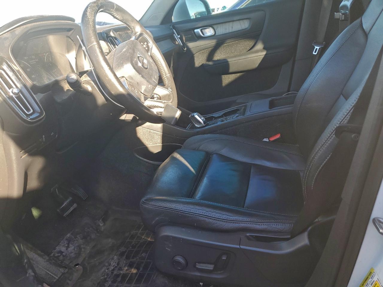 2019 VOLVO XC40