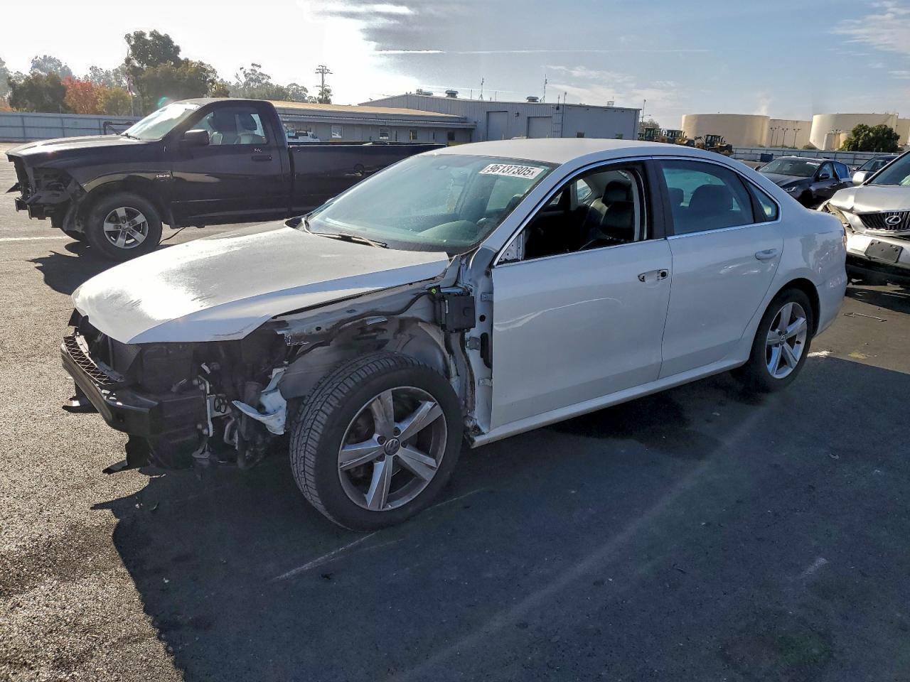 2014 VOLKSWAGEN Passat