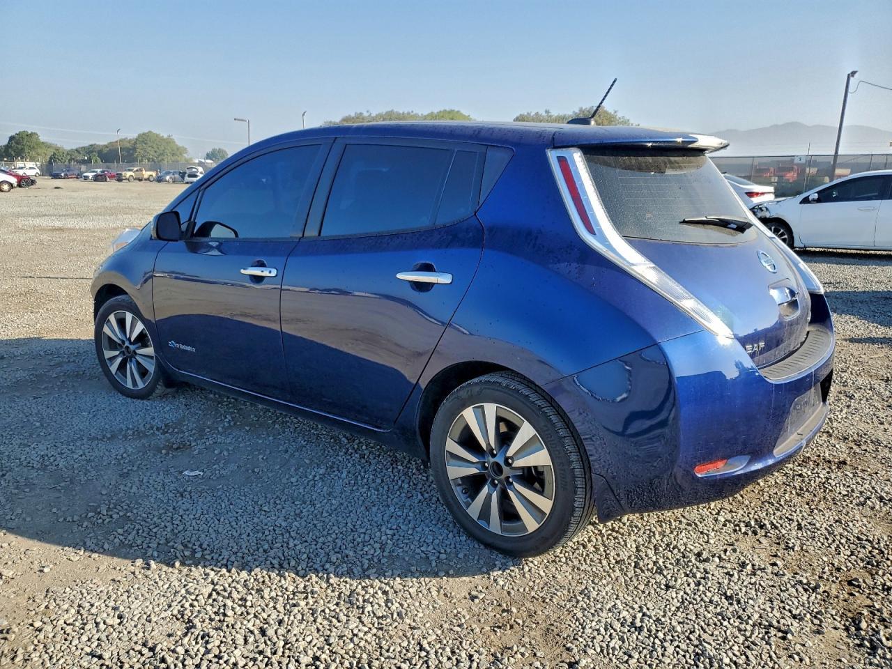 2017 NISSAN LEAF