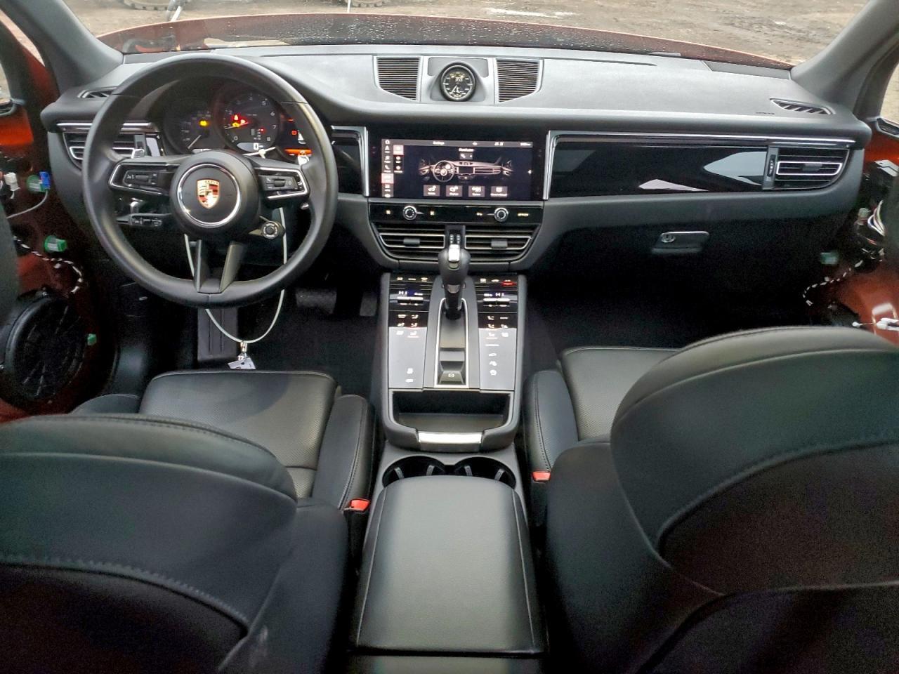 2024 PORSCHE Macan