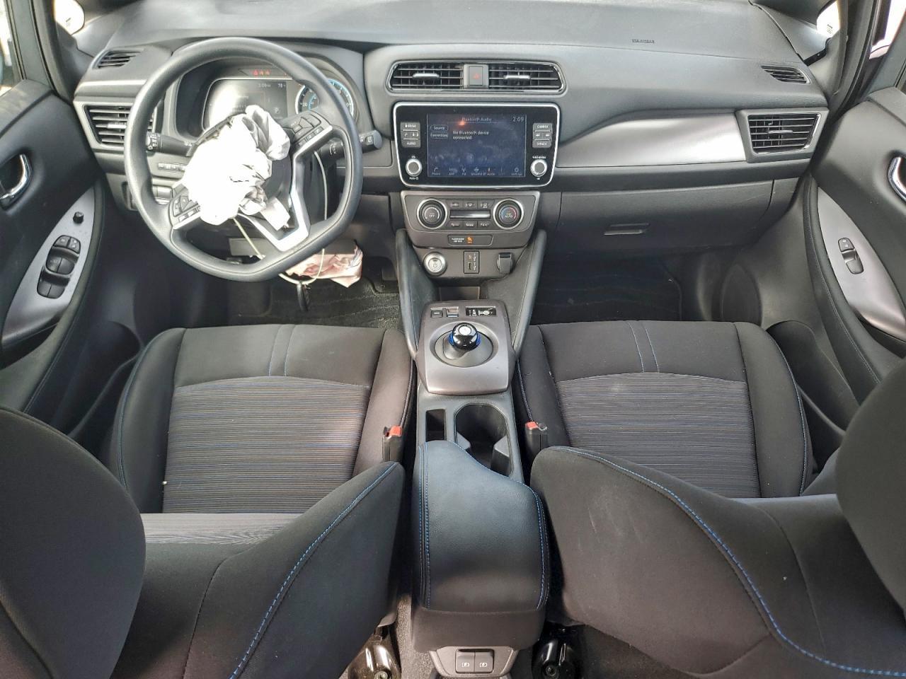 2025 NISSAN LEAF
