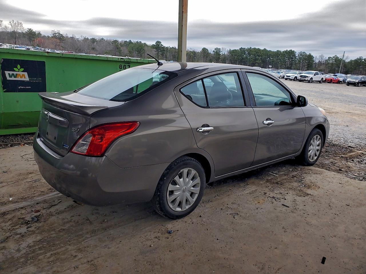 2013 NISSAN VERSA