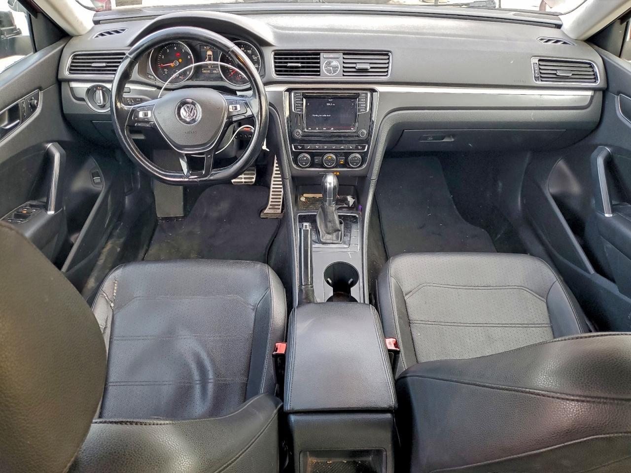 2017 VOLKSWAGEN Passat