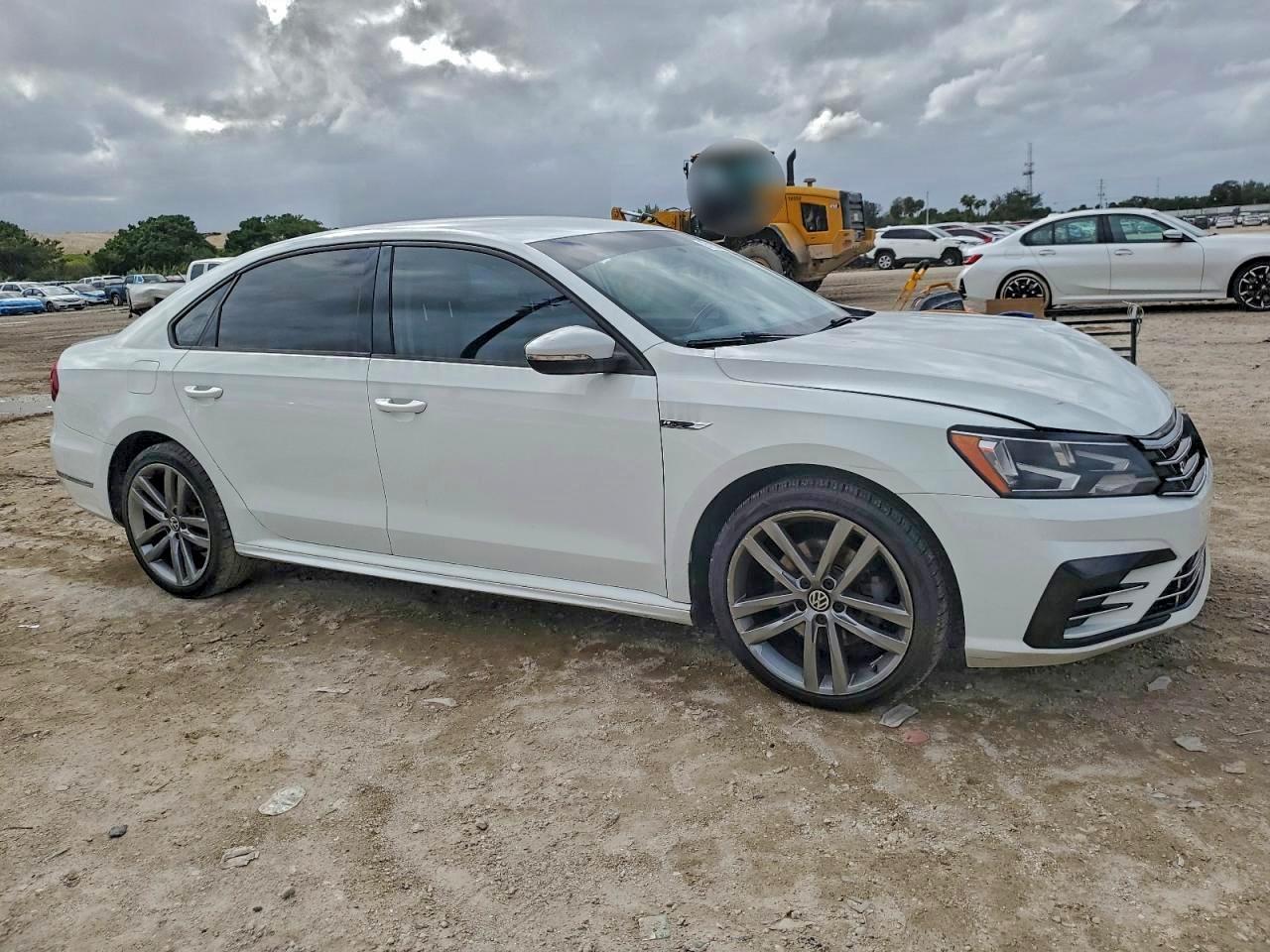 2018 VOLKSWAGEN Passat