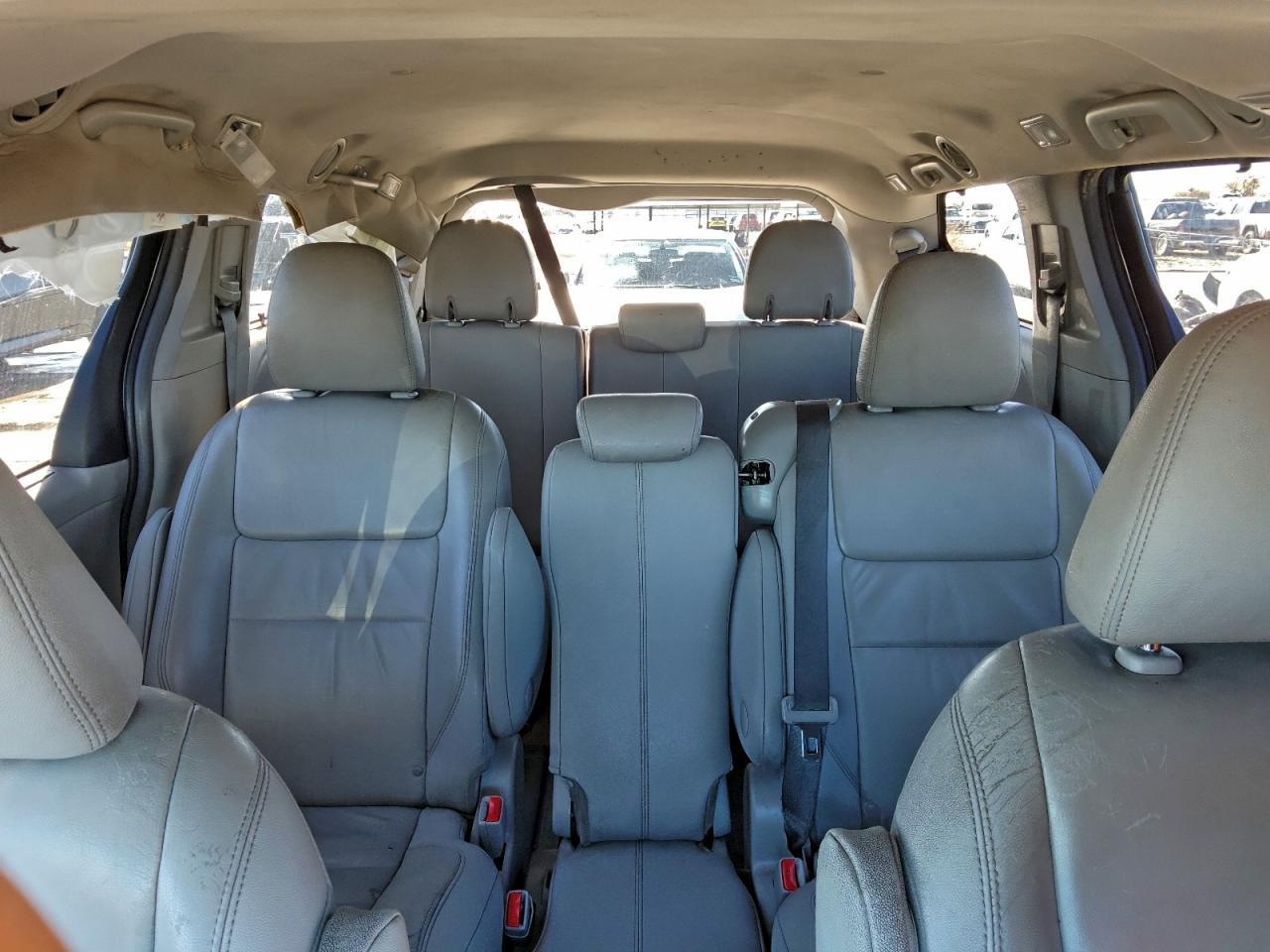 2016 TOYOTA SIENNA