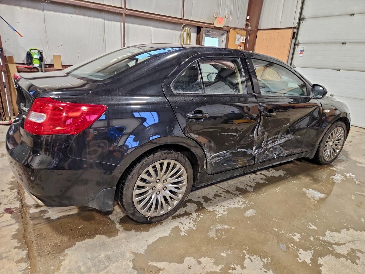 2011 SUZUKI Kizashi