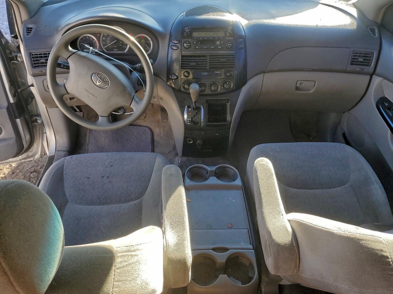 2005 TOYOTA SIENNA