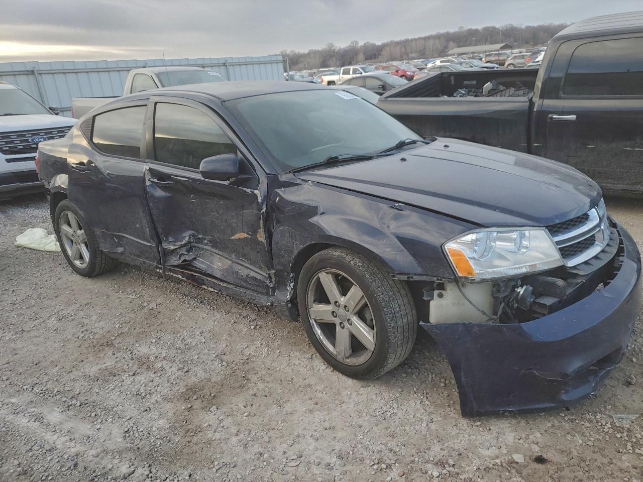 2013 DODGE Avenger