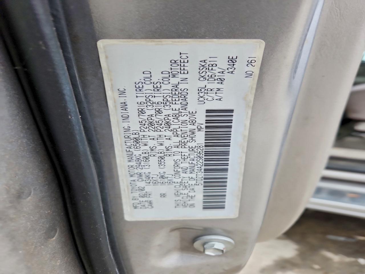 2002 TOYOTA Sequoia