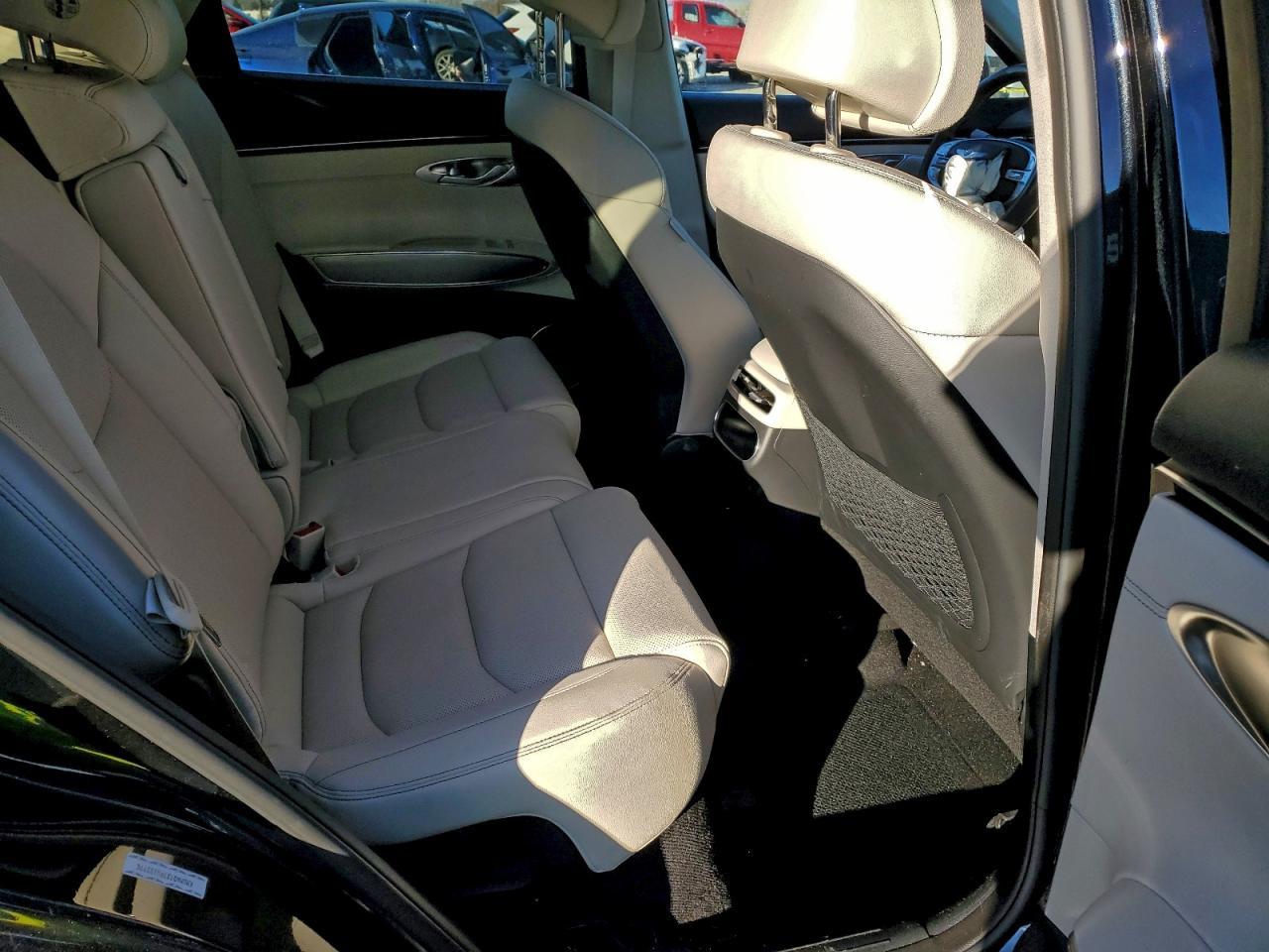 2023 GENESIS GV70