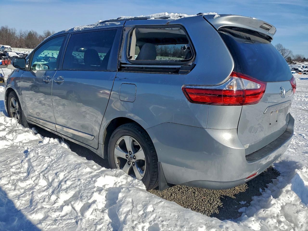 2015 TOYOTA SIENNA