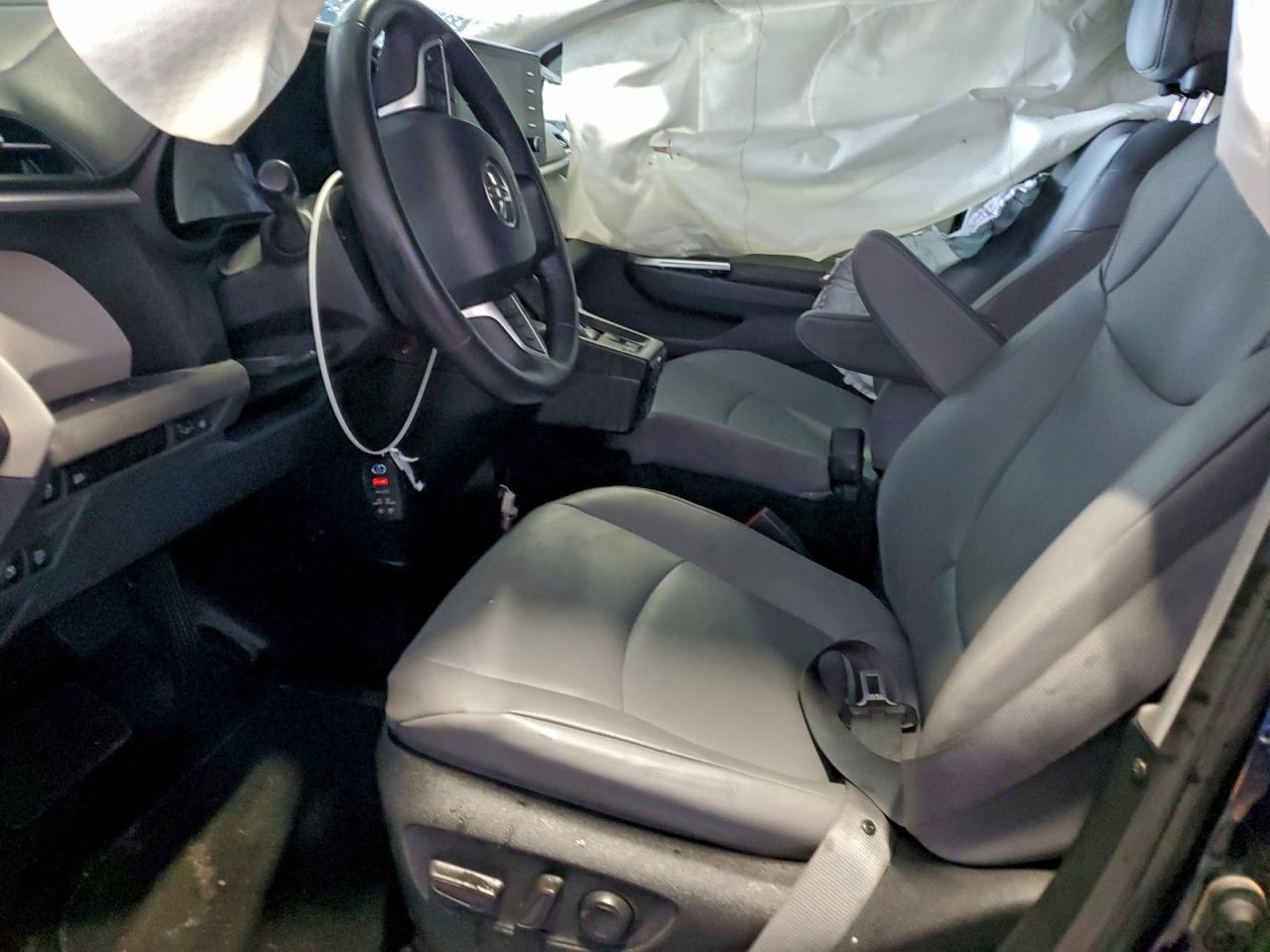 2023 TOYOTA SIENNA