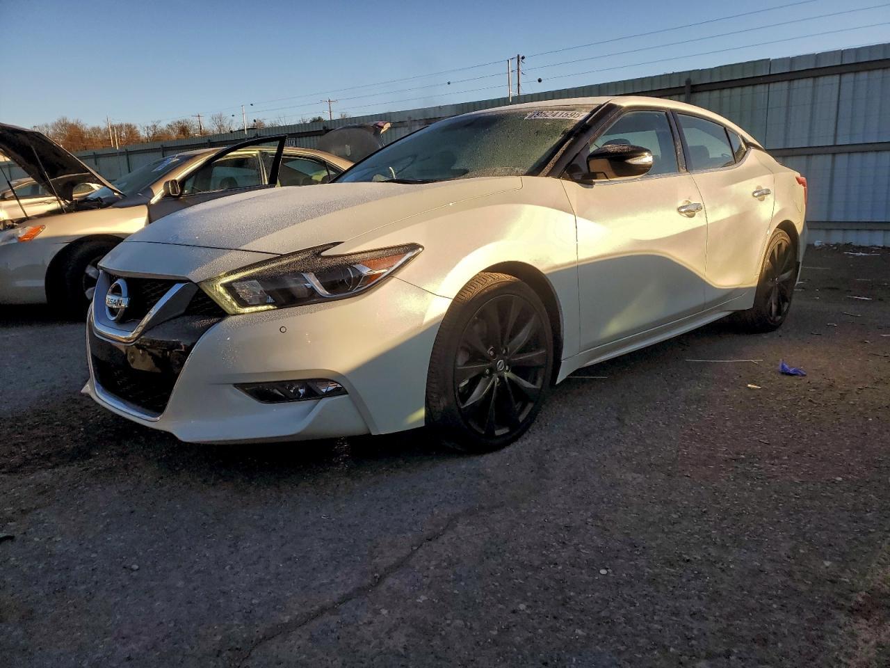 2017 NISSAN Maxima