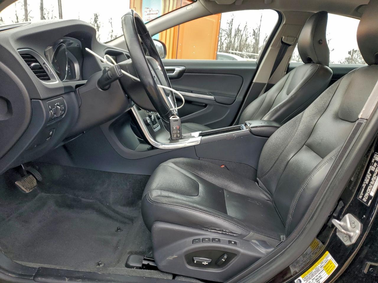 2015 VOLVO S60