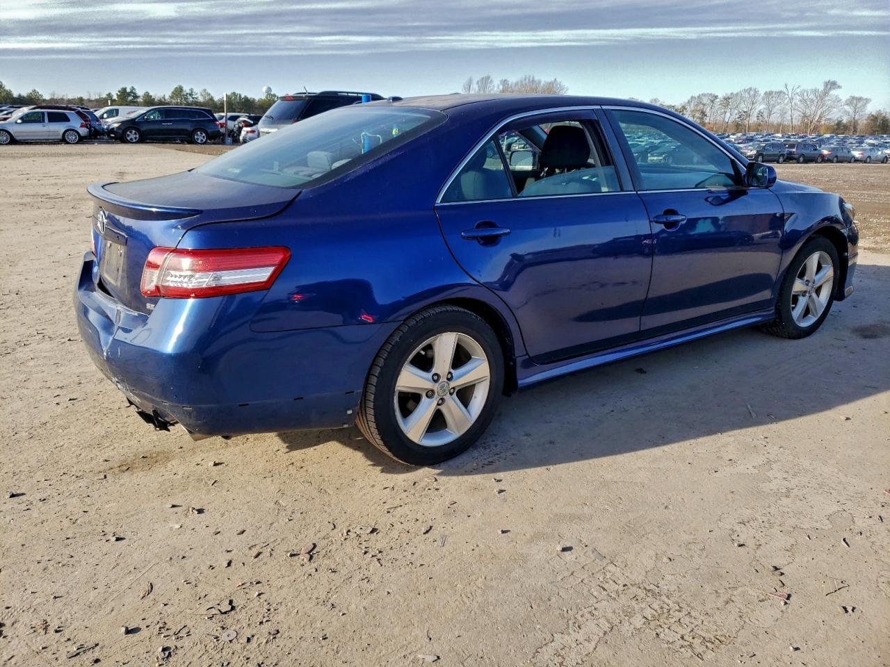 2011 TOYOTA CAMRY