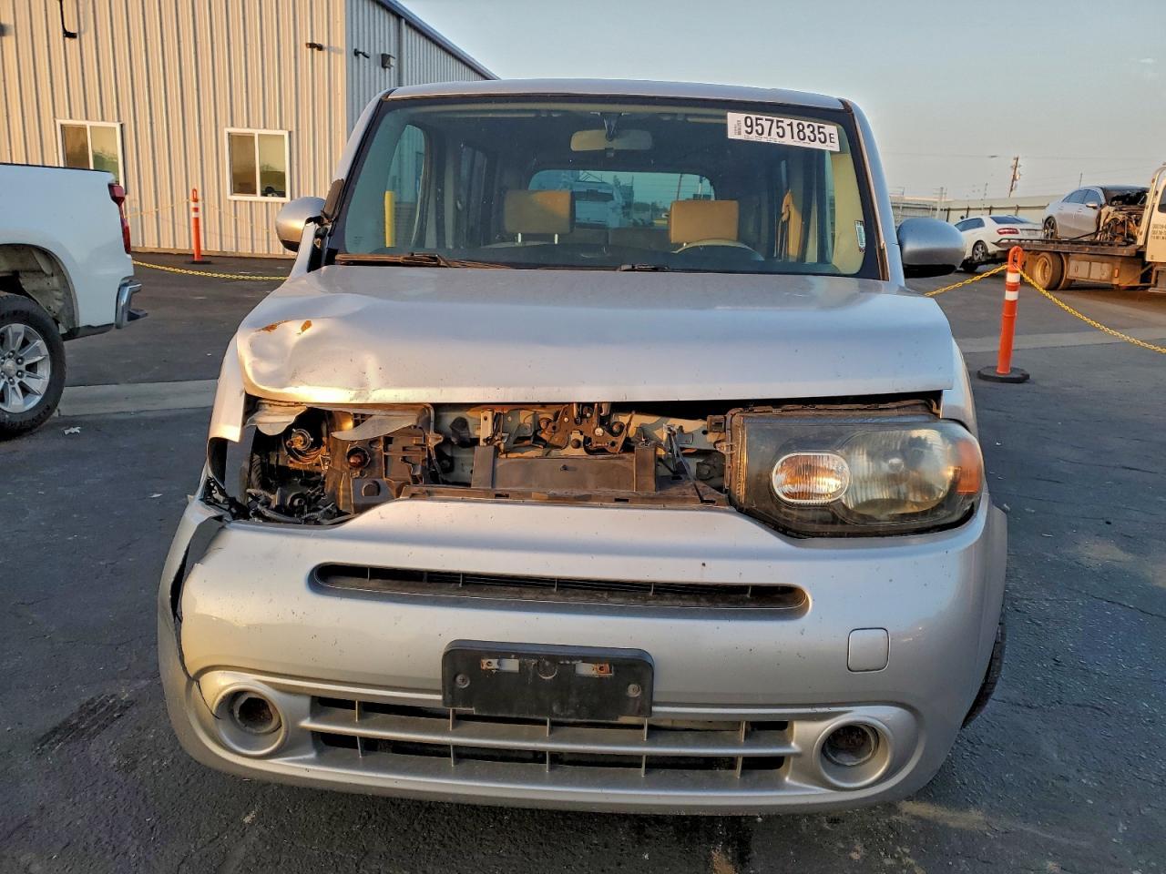 2011 NISSAN CUBE