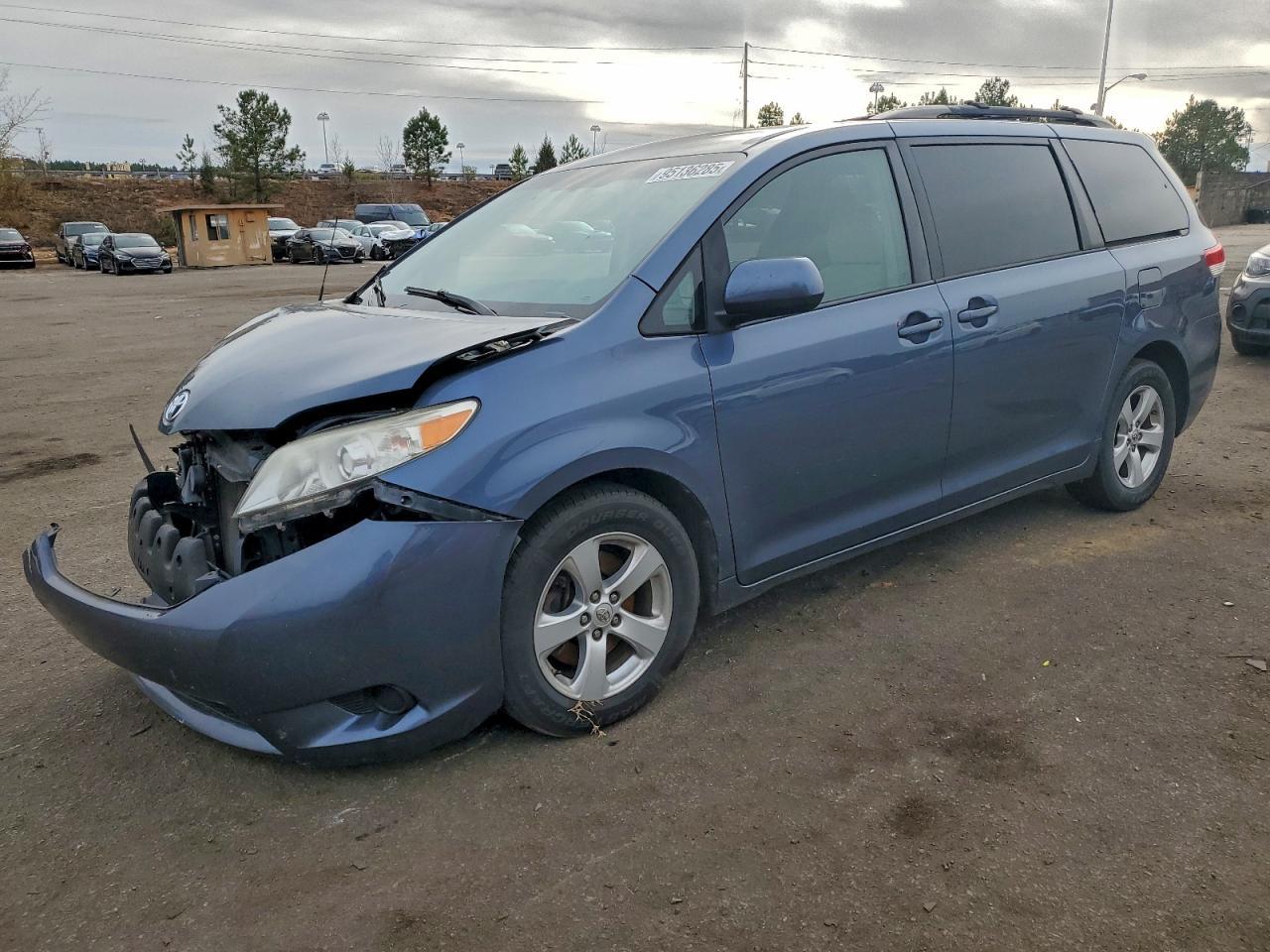 2014 TOYOTA SIENNA