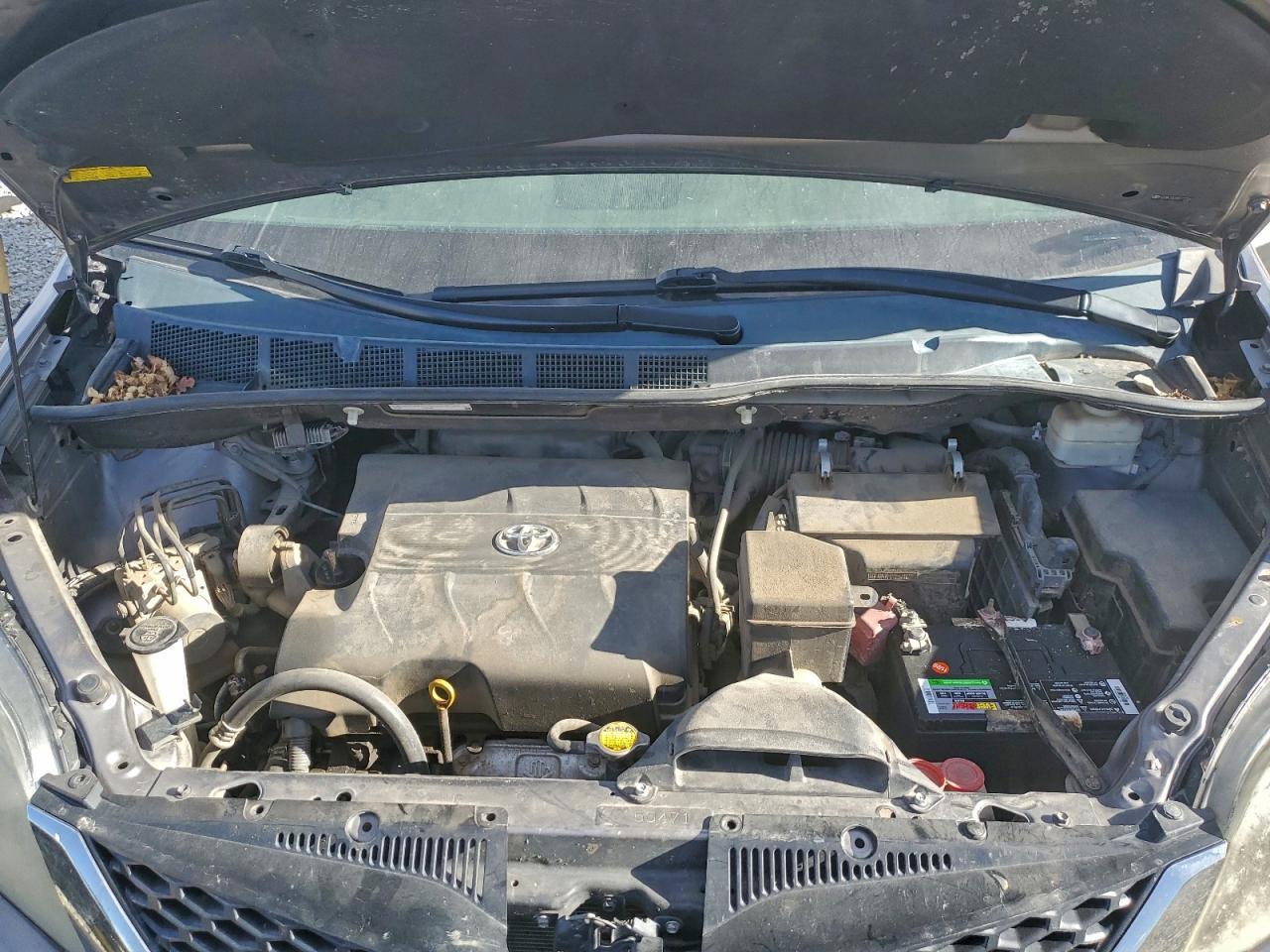2011 TOYOTA SIENNA